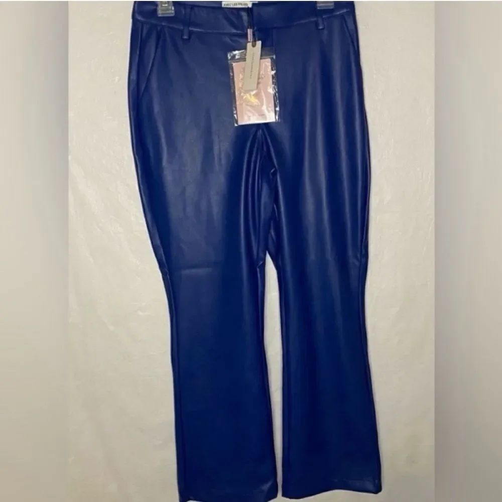 Avec Les Filles Faux Leather
Flare Pants Size S